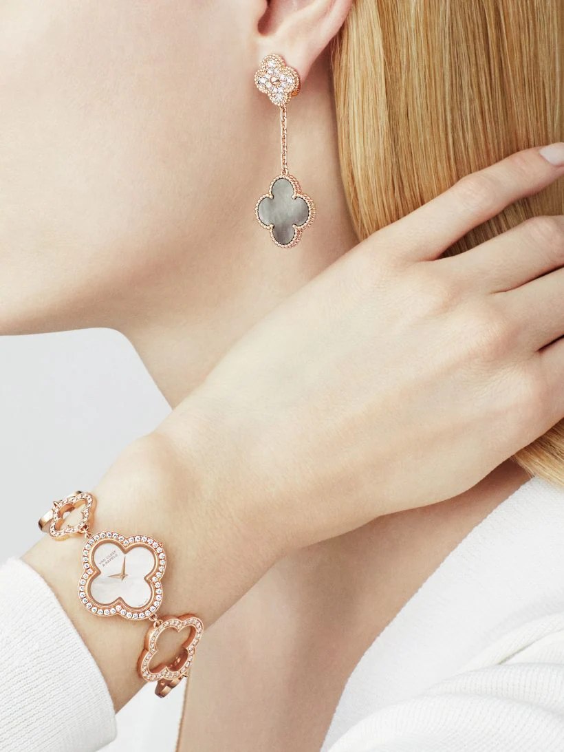 Magic Alhambra earrings with 2 four-leaf lucky motifs